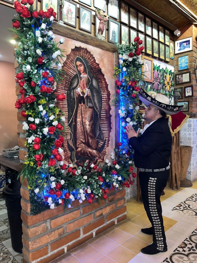 cantante del mariachi evolución de medellin e Itagüí