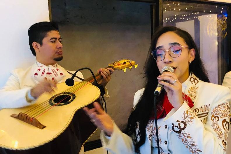 Mariachis en Medellín llevando música mexicana a toda la ciudad